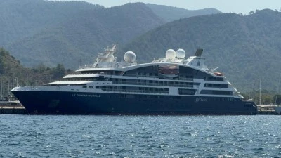 L&uuml;ks kruvaziyer Marmaris&rsquo;te