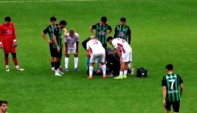 Ma&ccedil;ın son dakikalarında fenalaşan futbolcu kalp krizi ge&ccedil;irdi