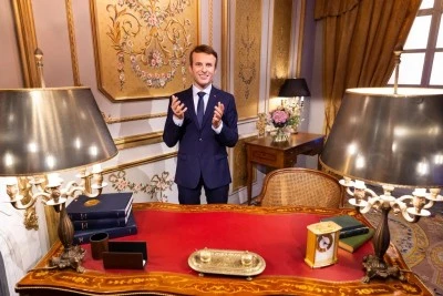 Macron'un bal mumu heykeli &ccedil;alındı