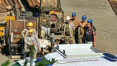 Maden ocağında g&ouml;&ccedil;&uuml;k: 2 iş&ccedil;iyi kurtarma &ccedil;alışması s&uuml;r&uuml;yor