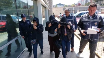 Mağazadan giyim eşyası ve takı &ccedil;alan 3 kız kardeş yakalandı
