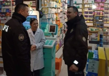 Mahalle bek&ccedil;ilerinden N&ouml;bet&ccedil;i eczanelere moral ziyareti
