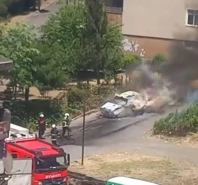 Mahallede ara&ccedil; yangını paniğe neden oldu