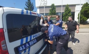 Mahalleli n&ouml;bet tuttu, yine tacize gelince ortalık karıştı
