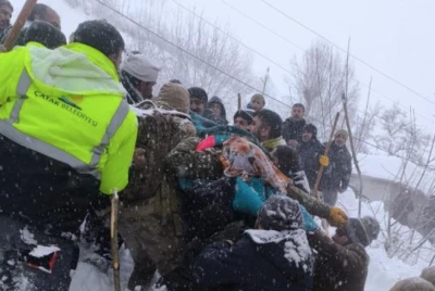 Mahalleye &ccedil;ığ d&uuml;şt&uuml;: 22 ev boşaltıldı