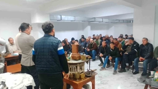 Malatya&rsquo;da antika ve ikinci el eşyaların bulunduğu m&uuml;zayedeye yoğun ilgi
