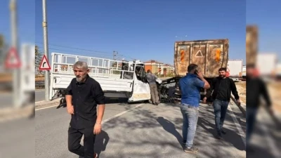 Malatya'da hafriyat kamyonu ile kamyonet &ccedil;arpıştı: 1 &ouml;l&uuml;