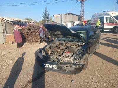 Malatya&rsquo;da otomobil ile minib&uuml;s &ccedil;arpıştı: 4 yaralı