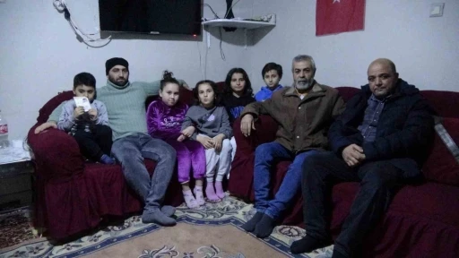 Malatya&rsquo;da yaşayan Suriye uyruklu Elmalı ailesi rejimin &ccedil;&ouml;kmesini sevin&ccedil;le karşıladı
