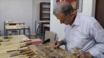Malatyalı depremzede ahşap ve hat ustası, &Ccedil;ubuk'ta kursiyerlere eğitim veriyor