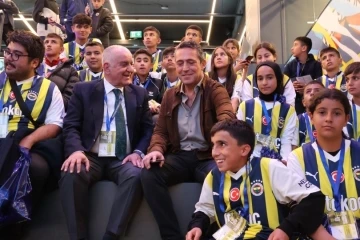 Malatyalı depremzede &ccedil;ocuklara Fenerbah&ccedil;e Başkanı Ali Ko&ccedil;&rsquo;tan s&uuml;rpriz
