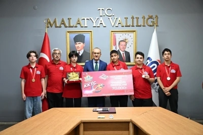 Malatyalı gen&ccedil; yetenekler başarılarını Vali Yavuz&rsquo;la paylaştı
