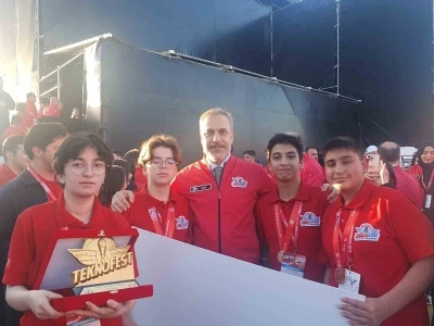 Malatyalı &ouml;ğrenciler Teknofest 2025 Kıbrıs Finalleri&rsquo;nden T&uuml;rkiye Şampiyonu olarak d&ouml;nd&uuml;
