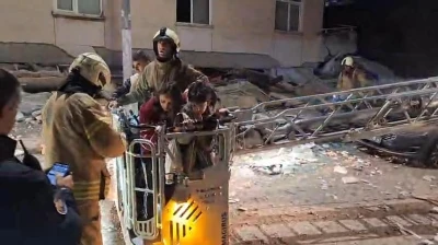 Maltepe'de 6 katlı bina &ccedil;&ouml;kt&uuml;; arama kurtarma &ccedil;alışması s&uuml;r&uuml;yor