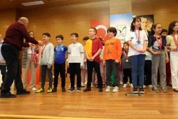 Manavgat Belediyesi&rsquo;nden 23 Nisan Satran&ccedil; Turnuvası
