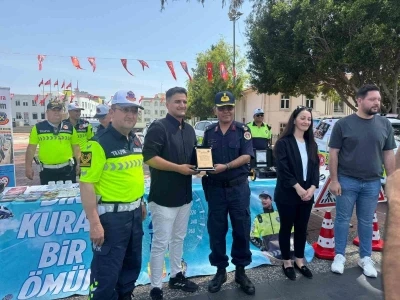 Manavgat&rsquo;ta &ouml;rnek s&uuml;r&uuml;c&uuml;lere plaket verildi
