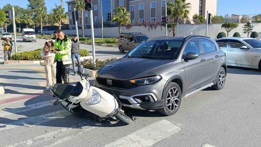 Manavgat&rsquo;ta otomobil ile motosiklet &ccedil;arpıştı: 1 yaralı

