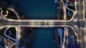 Manavgat yeni k&ouml;pr&uuml;s&uuml;ne kavuştu
