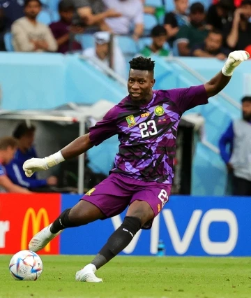 Manchester United&rsquo;da kaleci Onana sakatlandı