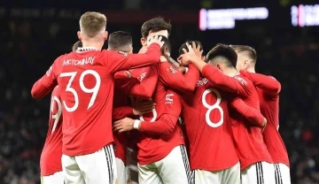 Manchester United zirve takibini s&uuml;rd&uuml;r&uuml;yor

