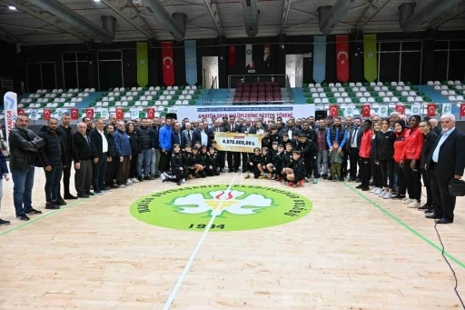 Manisa B&uuml;y&uuml;kşehir Belediyesi sporun geleceğine yatırım yapıyor
