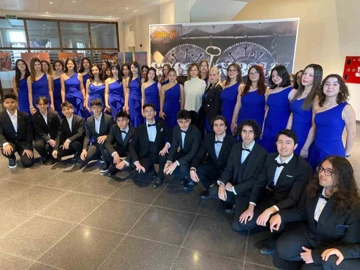 Manisa B&uuml;y&uuml;kşehir Korosu, Korolar Maratonu&rsquo;nda sahne aldı
