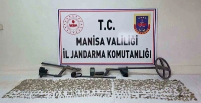 Manisa&rsquo;da 2 bin 580 sikke ve 235 tarihi obje ele ge&ccedil;irildi