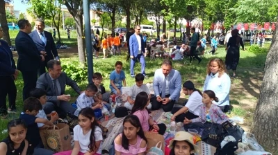 Manisa&rsquo;da 33 okulun &ouml;ğrencileri &Ccedil;ocuk Şenliği ve piknikte buluştu
