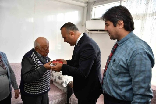 Manisa&rsquo;da hayattaki 12 Kore Gazisi ziyaret edildi
