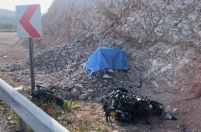 Manisa&rsquo;da motosiklet yoldan &ccedil;ıktı: 1 &ouml;l&uuml;, 1 yaralı
