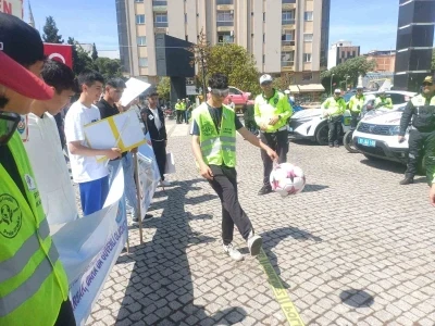 Manisa&rsquo;da &ouml;ğrenciler alkol g&ouml;zl&uuml;ğ&uuml; takıp penaltı kullandı
