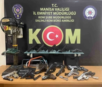 Manisa&rsquo;da ruhsatsız silah operasyonu
