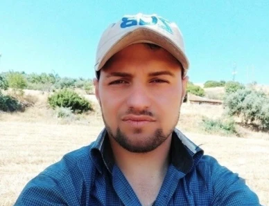 Manisa'da şarampole yuvarlanan trakt&ouml;r&uuml;n s&uuml;r&uuml;c&uuml;s&uuml; &ouml;ld&uuml;