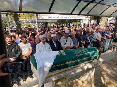 Manisa'daki feci kazada hayatını kaybeden 10 kişi Bursa'da toprağa verildi