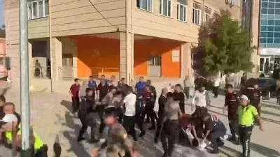 Manisa'daki okul saldırısının duyulmasının ardından veliler okula akın etti