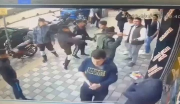 Manisa&rsquo;daki palalı ve satırlı kavga kamerada
