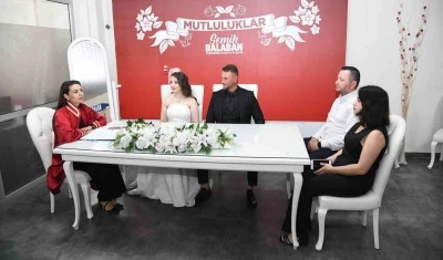 Manisalı &ccedil;iftler evlenmek i&ccedil;in 05.05.2025&rsquo;i se&ccedil;ti
