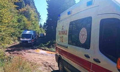 Mantar toplamaya giden ailenin trakt&ouml;r&uuml; devrildi: Dede &ouml;ld&uuml;, torunu yaralandı