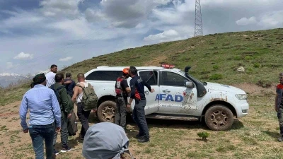 Mantar toplarken kayadan d&uuml;şen vatandaş kurtarıldı
