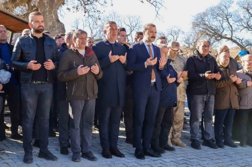 Mardin&rsquo;de 31 sene &ouml;nce şehit edilen 21 kişi mezarı başında anıldı