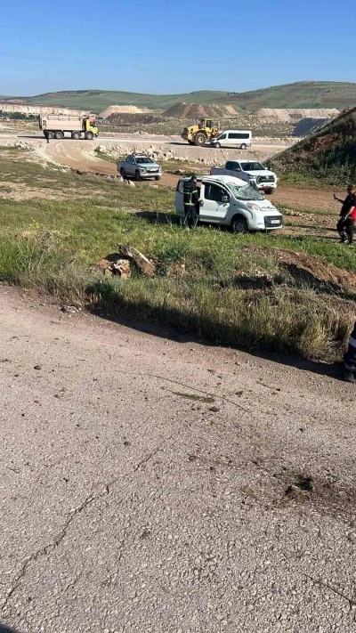 Mardin&rsquo;de hafif ticari ara&ccedil; boş alana u&ccedil;tu: 4 kişi yaralandı
