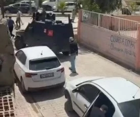 Okul &ccedil;ıkışında silahlı saldırıya uğrayan &ouml;ğretmen hayatını kaybetti