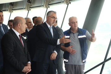 Mardin&rsquo;de ziyaretlerini s&uuml;rd&uuml;ren Bakan Işıkhan iş&ccedil;ilerle bir araya geldi
