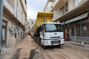 Mardin genelinde yol &ccedil;alışmaları devam ediyor
