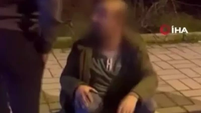 Market &ccedil;alışanı gen&ccedil; kadını gizlice &ccedil;ekerken yakalandı