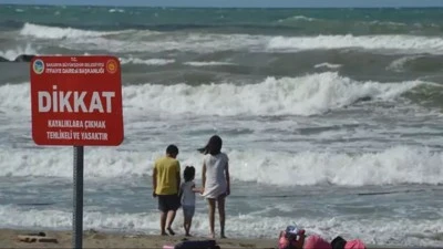 Marmaraereğlisi&rsquo;nde Sultank&ouml;y Plajı&rsquo;nda denize girmek yasaklandı