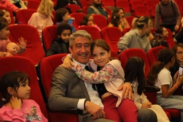 Marmaris Belediyesi&rsquo;nden &ouml;ğrencilere karne hediyesi
