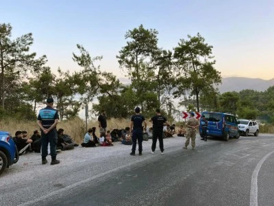 Marmaris'te 22 d&uuml;zensiz g&ouml;&ccedil;men yakalandı