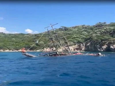 Marmaris'te gezi teknesi battı