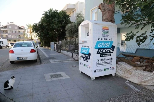 Marmaris&rsquo;te giysi kumbaraları yenileniyor
